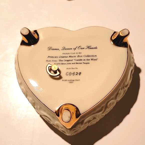 PRINCESS DIANA ARDLEIGH ELLIOTT HEART SHAPED MUSIC BOX "CANDLE IN THE WIND" - Picture 8 of 9